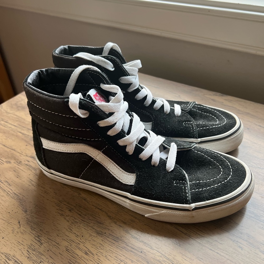 Vans Sk8-Hi size 7 🖤🤍
